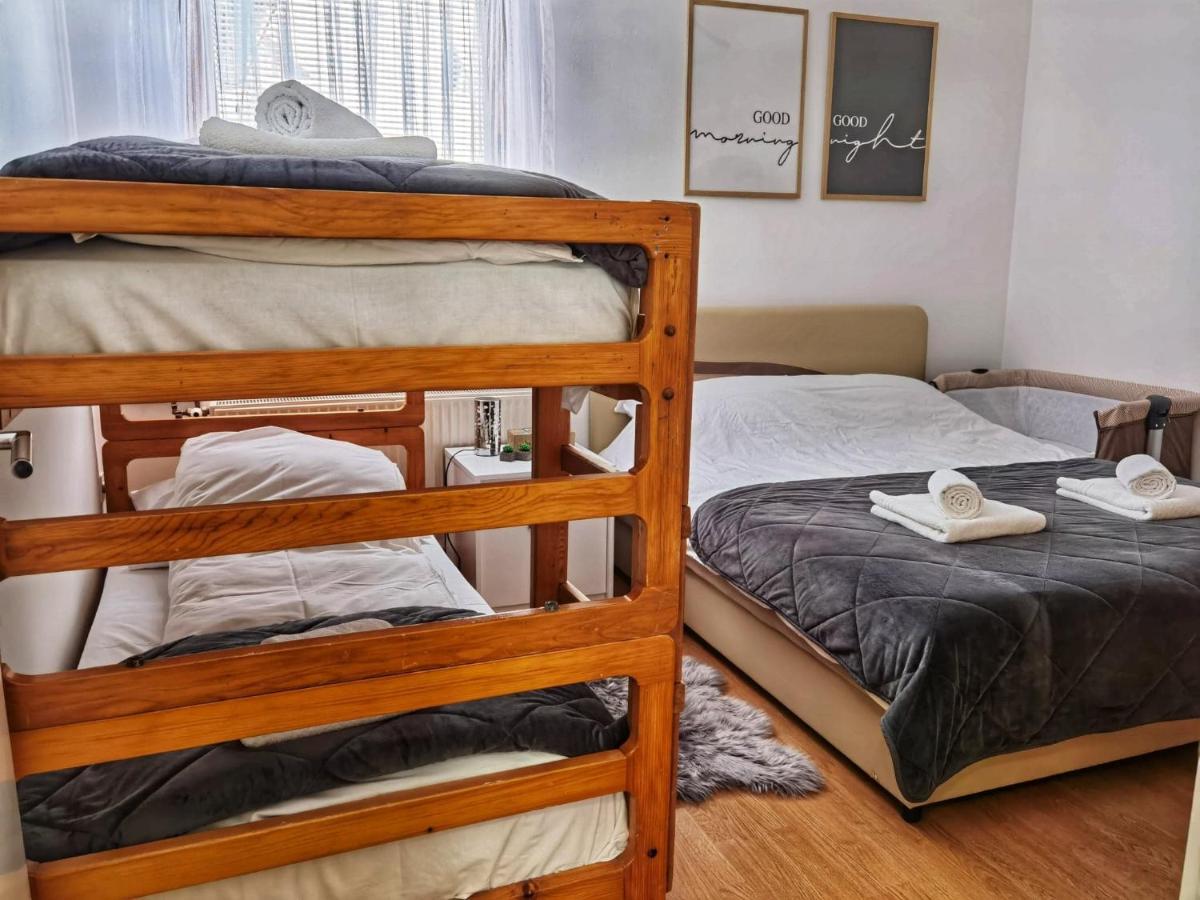 Pale city center apartment Esterno foto